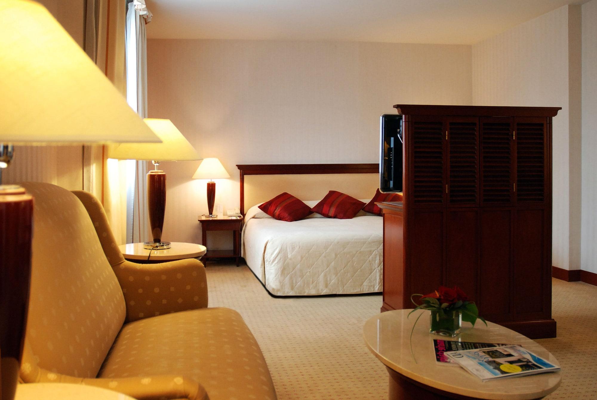 Evergreen Laurel Hotel Levallois-Perret Room photo