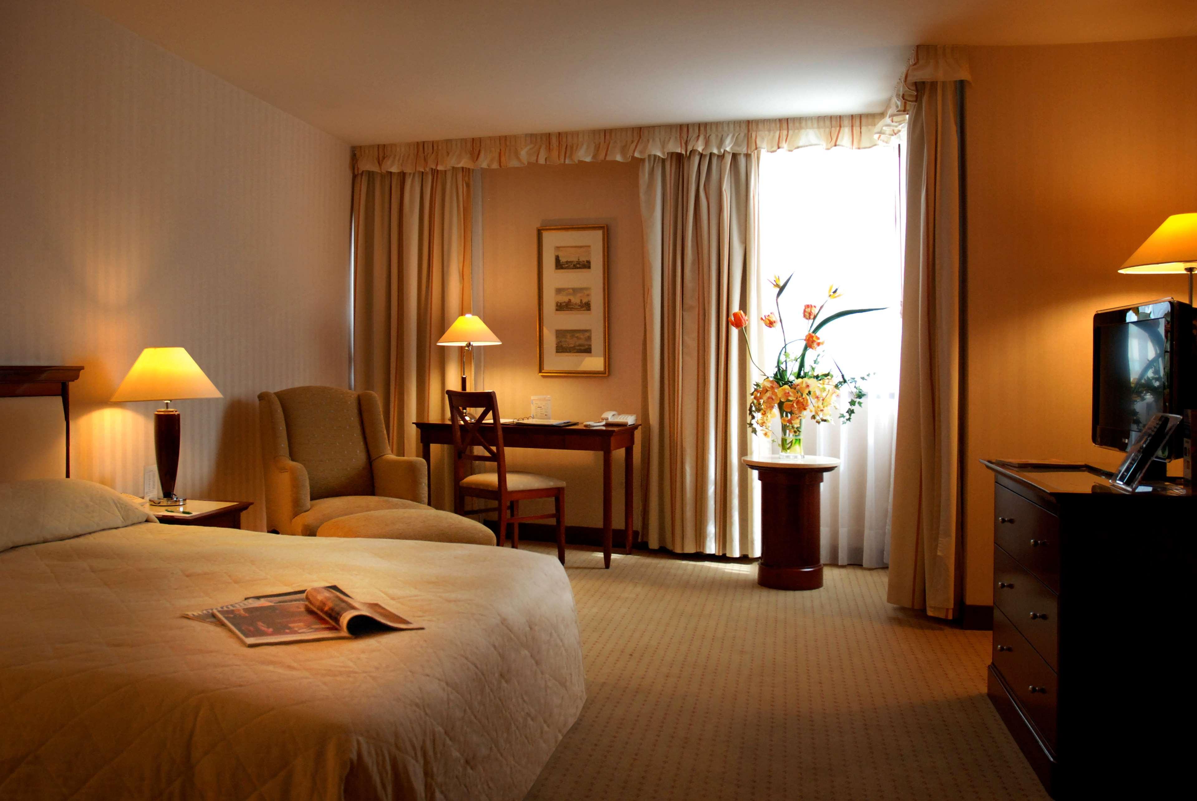 Evergreen Laurel Hotel Levallois-Perret Room photo
